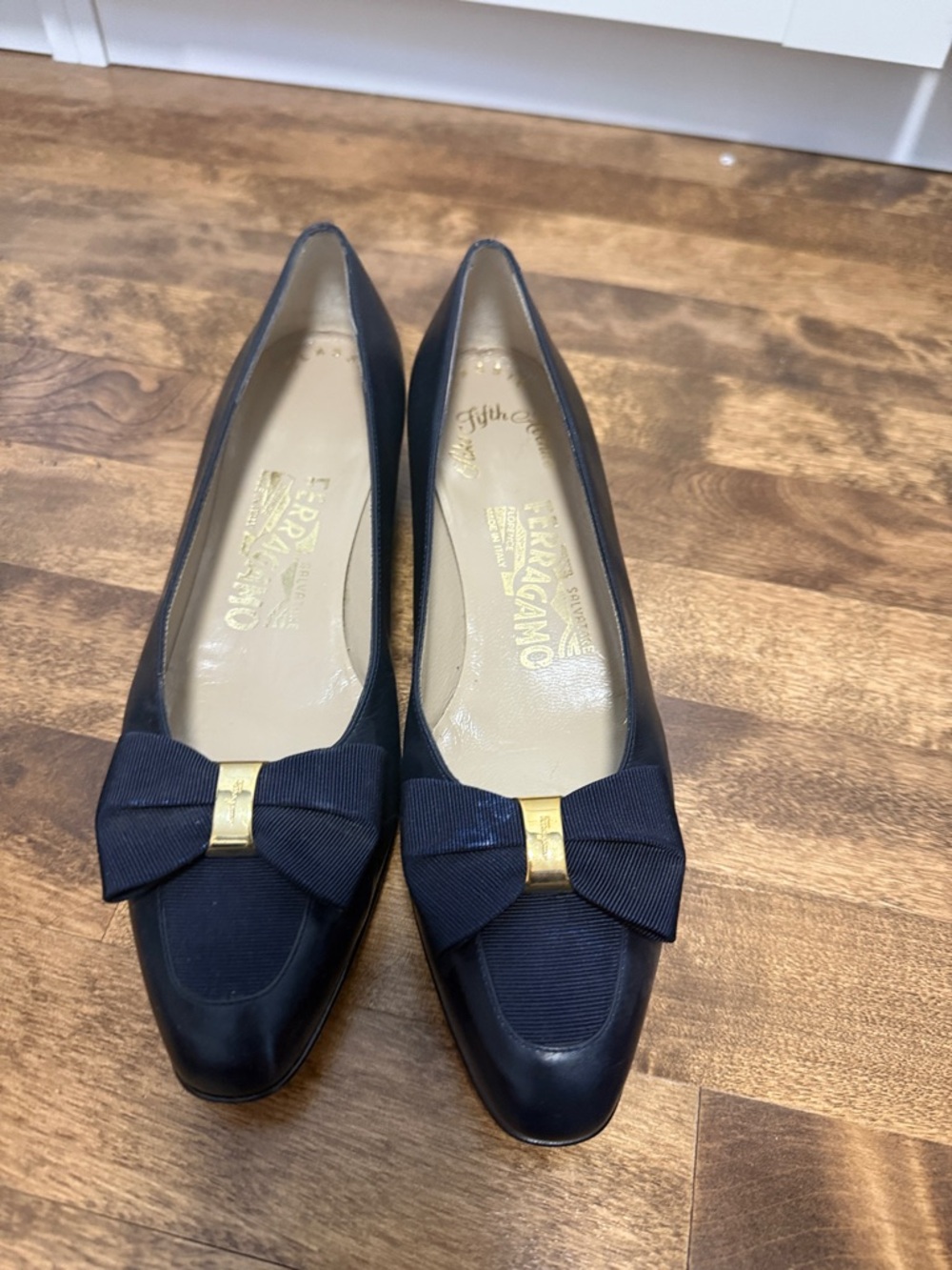 Salvatore Ferragamo Navy Vara Bow Leather Flats